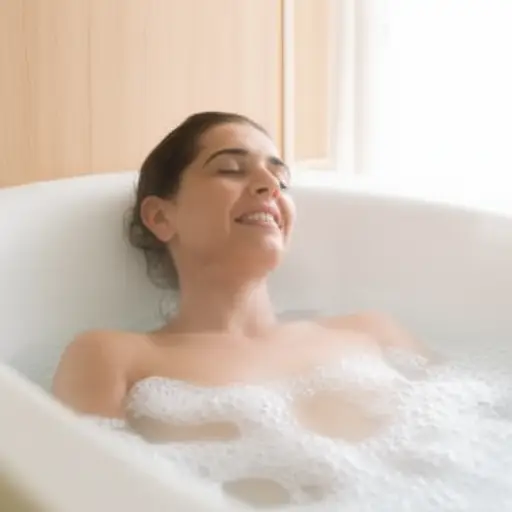 热水澡能帮助你放松。