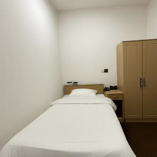 酒店房间相当简陋，但至少很干净。