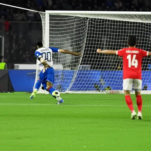 当你为我们足球队射门得分时，我喊道：“干得好！”