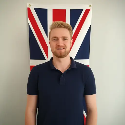 他的国籍是英国。