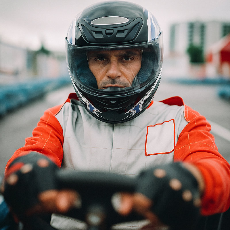 当你只看前方几米处时，你会显著减少对前方赛道的视野。