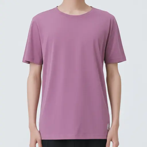 这件标准尺寸的T恤很合身。