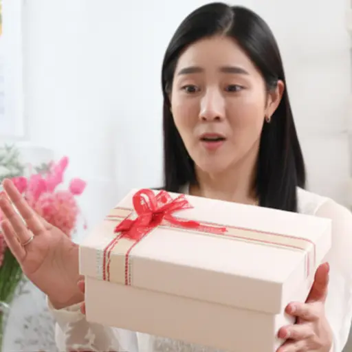 收到你的礼物，我感到很惊喜。