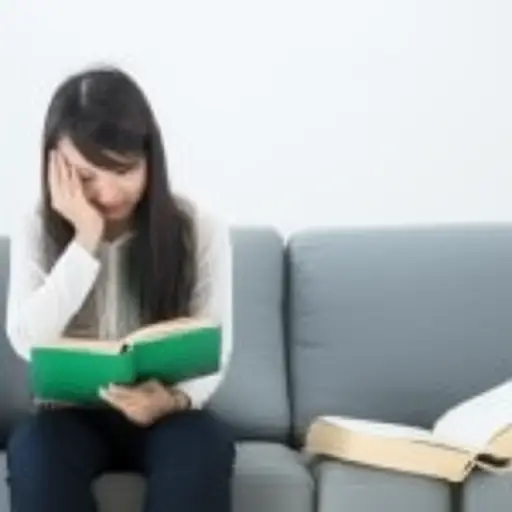 我满怀热情地开始读那本小说，但很快就失去了兴趣。