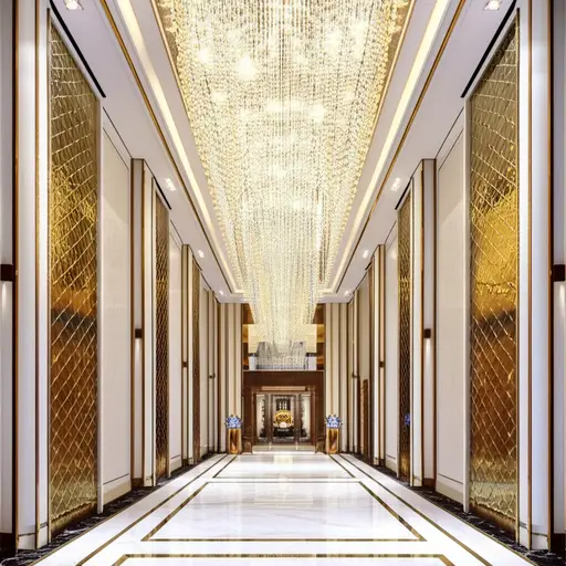 酒店的主入口装饰得非常华丽。