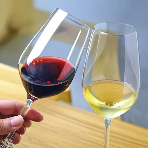 比起白葡萄酒，我更喜欢红葡萄酒。