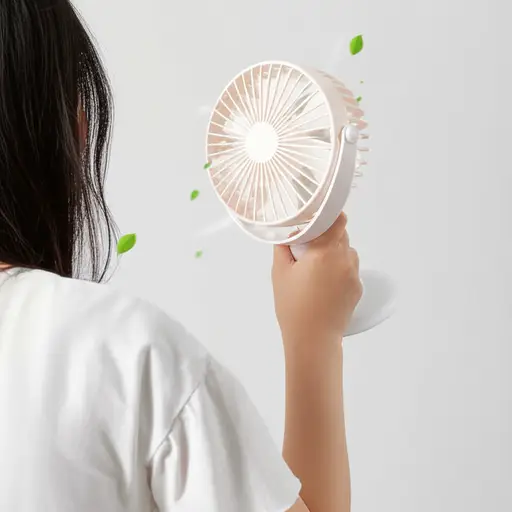 因为这里很热，我带了一个风扇。