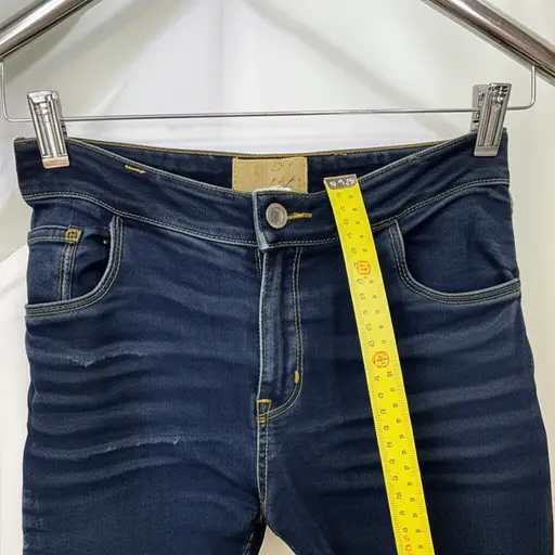 这些牛仔裤不再合我身了。