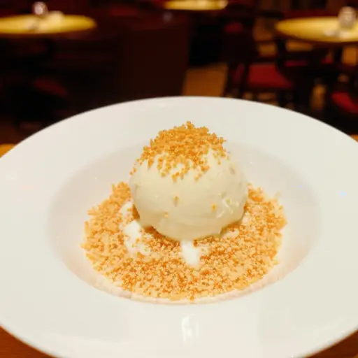 我忘了告诉你他们有一种特别的甜点，里面有椰子和冰淇淋。