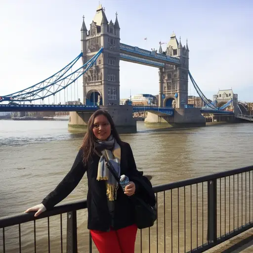 她在伦敦住了很多年了。