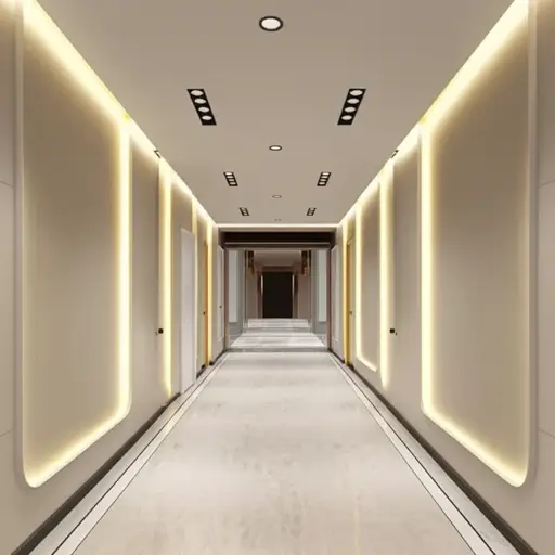 这条三米宽的走廊通向大厅。