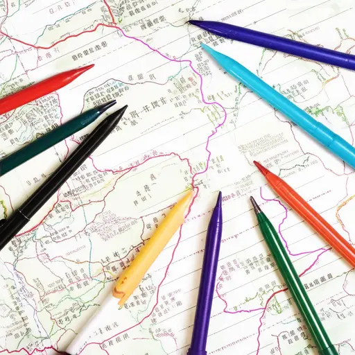 这张地图清晰地标出了山区的主要路线。