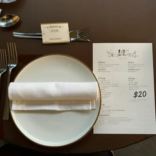 我预计在餐馆吃一顿饭平均花费20美元。