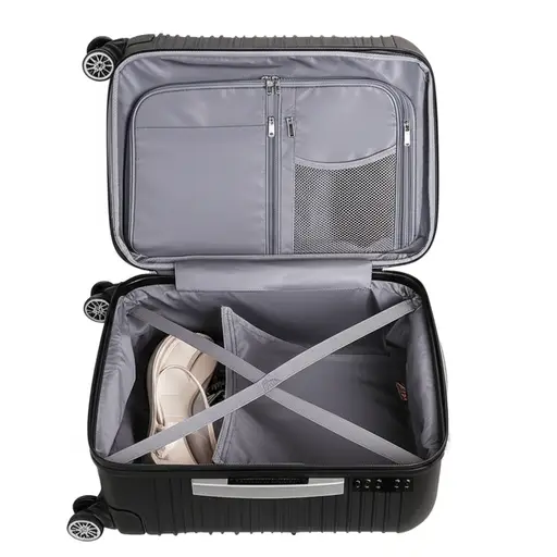 这个行李箱有一个单独的鞋舱。