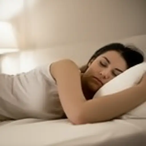 她关了灯，翻过身就睡着了。