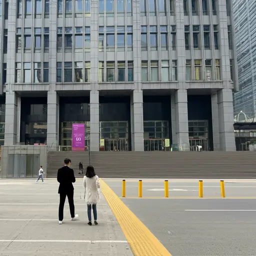 你办公室附近有方便的地铁站吗？