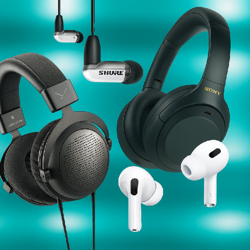 耳机是罩在耳朵上的，而耳塞是塞进耳朵里的。