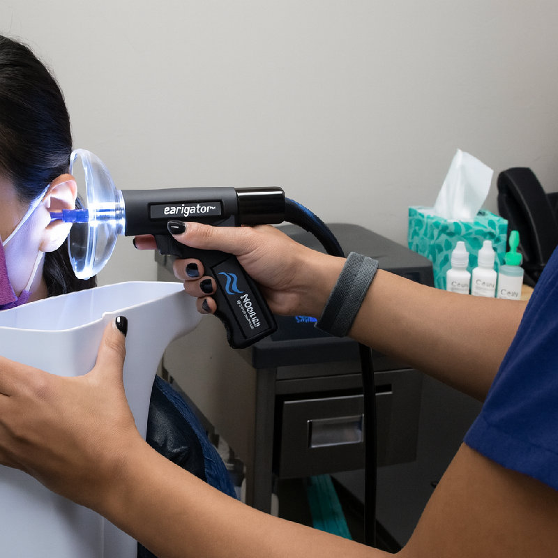 我听不太清楚，所以医生清除了堵塞的耳垢。