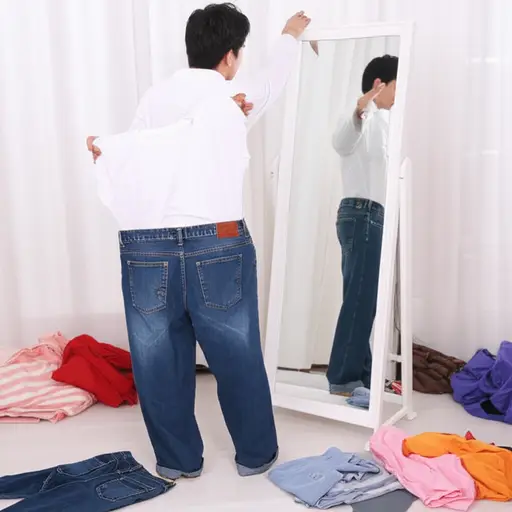 哦！请不要穿牛仔裤或白色衣服。