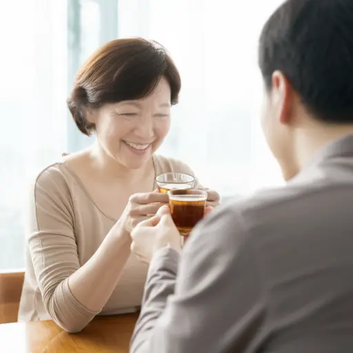 我妈妈喜欢喝茶，而我爸爸更喜欢咖啡。