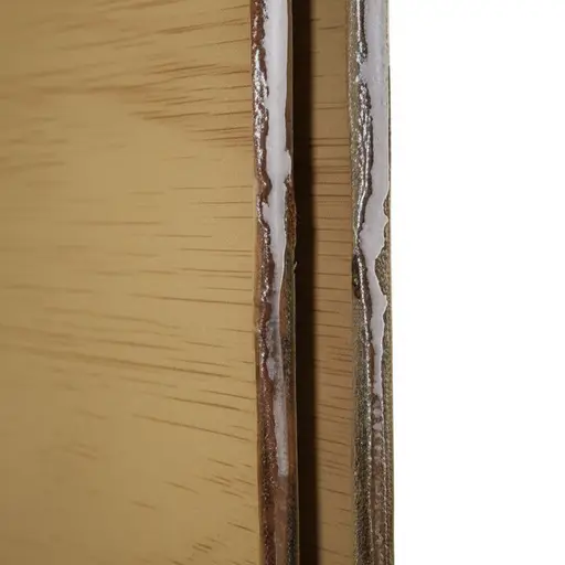 用强力胶将两片粘在一起。