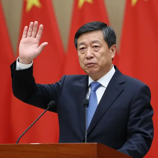 他是社会主义的反对者。