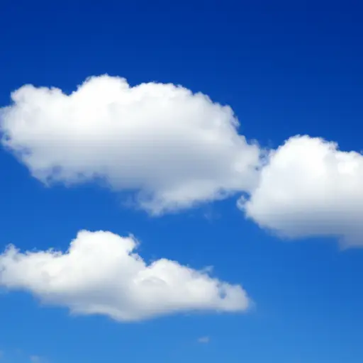 蓬松的白云正飘过天空。