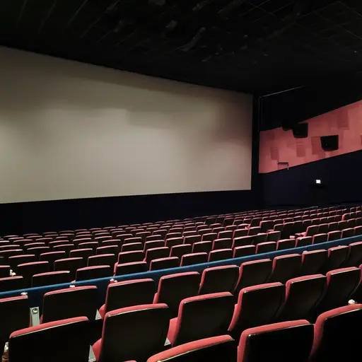 电影马上就要开始了。