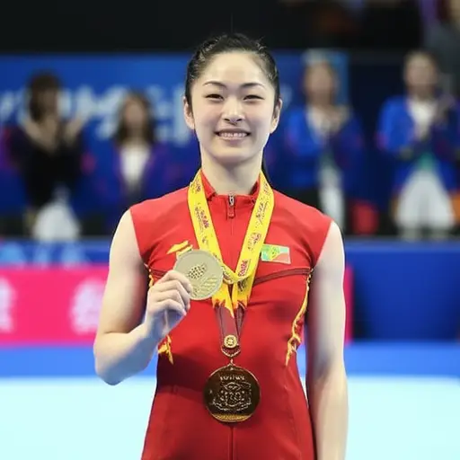 她在艺术体操项目中赢得了一枚金牌。