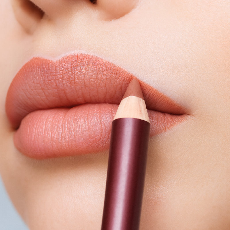 唇线笔是用来勾勒嘴唇轮廓的。