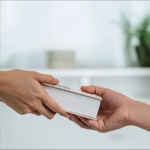 你能把这本书给她吗？