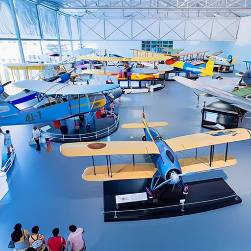 许多旧飞机在博物馆展出。