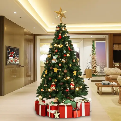 圣诞树的顶端有一颗金色的星星。