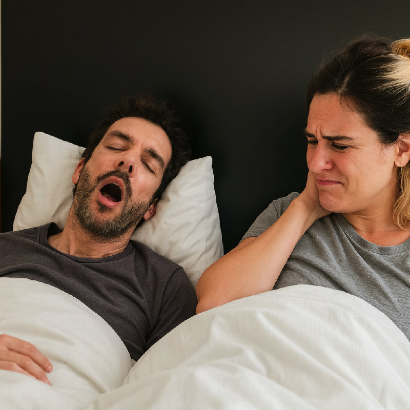 每天晚上他的呼噜声都很大，吵的老婆睡不着。