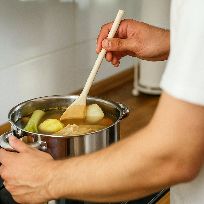 煮汤的时候时常搅拌一下。