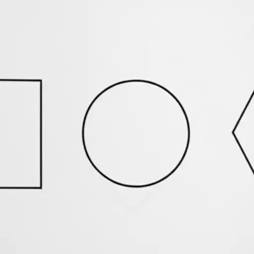 她在正方形和圆形旁边画了一个完美的菱形。