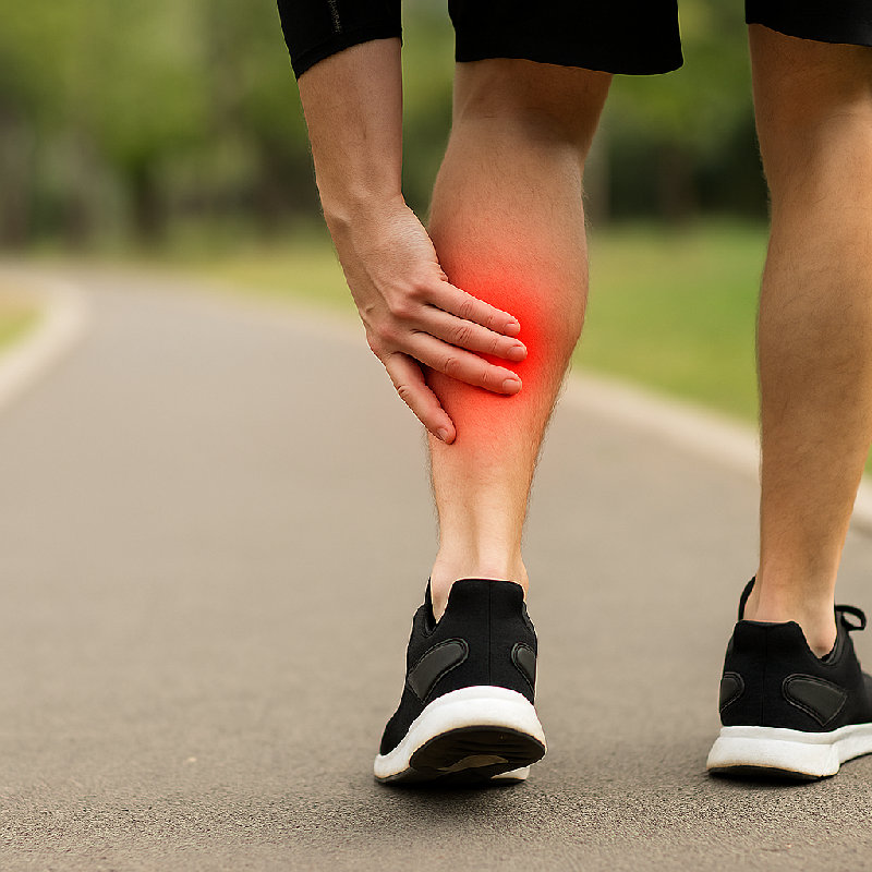 小腿抽筋迫使他不得不放慢速度。