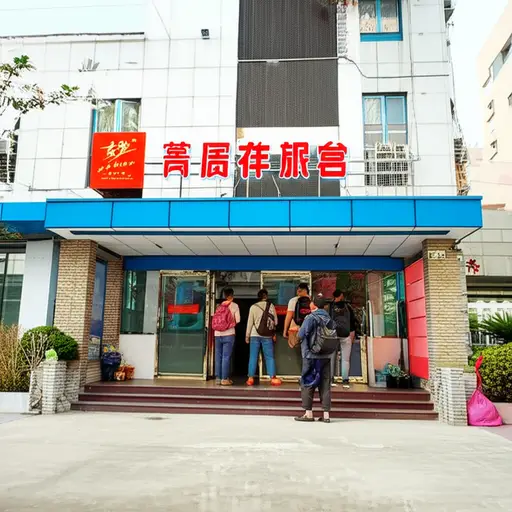 我们在市中心找到了一家便宜的青年旅舍。