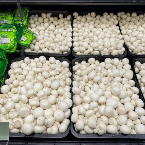 这些超市里的蘑菇是人工培育的。