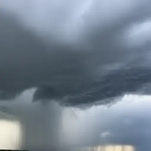 多云的天空意味着今天可能下雨。