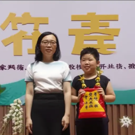 他们为儿子的成功感到骄傲。