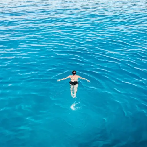 我想在海里游泳。