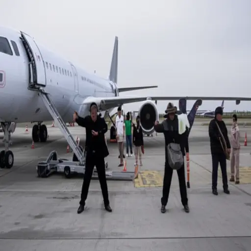 他们威胁说，如果他们的要求得不到满足，就炸毁飞机。