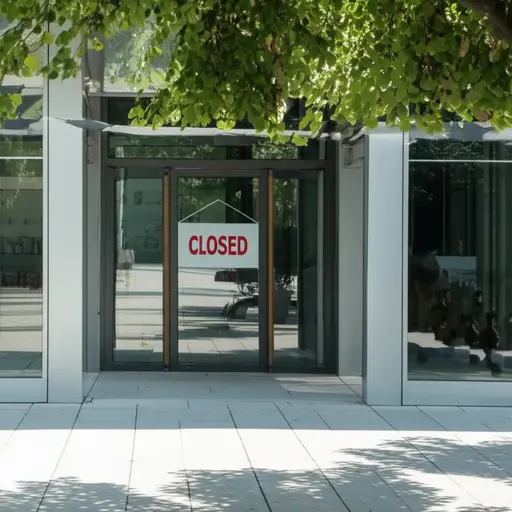 图书馆星期天关门。