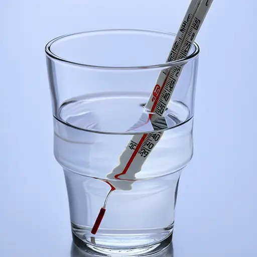 水在零摄氏度时结冰。