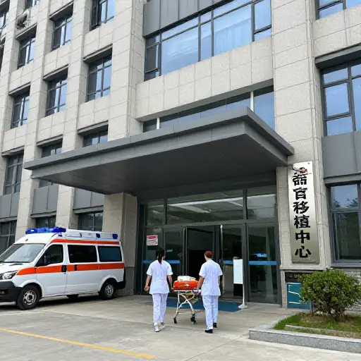 这家医院以其器官移植项目而闻名。