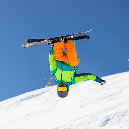 花样滑雪看起来很难，但至少据说很有趣。
